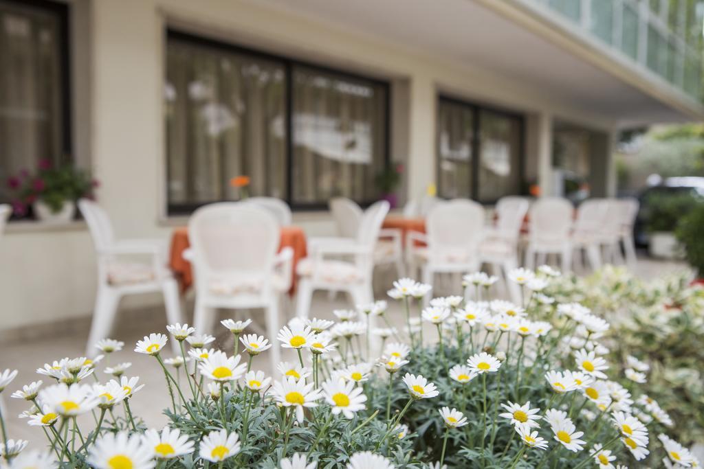 Hotel Villa Tosi Bellaria-Igea Marina Exterior photo