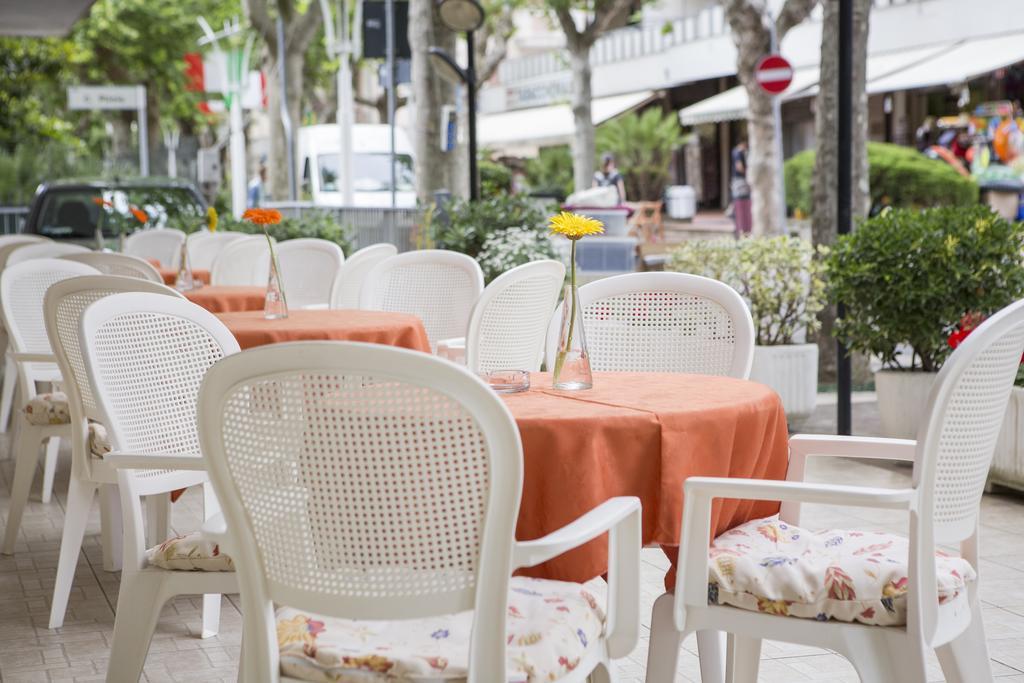 Hotel Villa Tosi Bellaria-Igea Marina Exterior photo